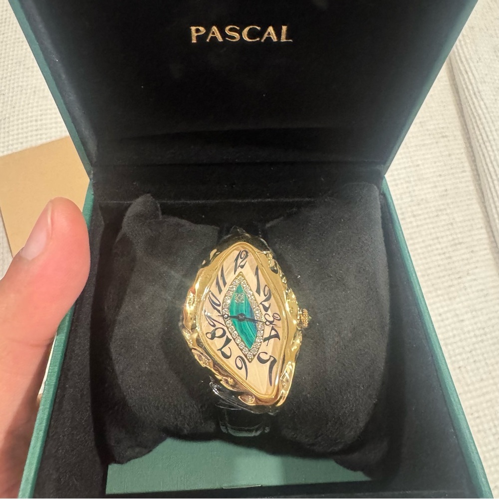 Pascal Paradoxe Diamond Watch
0.30 Carat Diamond,  Gilded Forest, Gold Tone